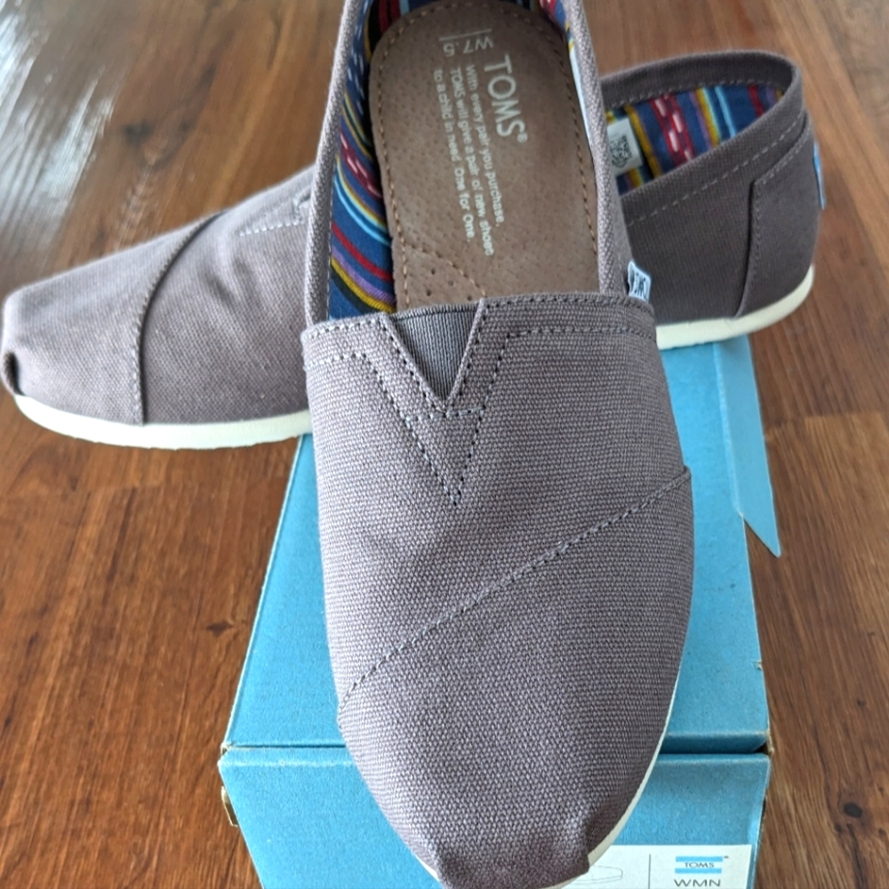 Toms canvas shoes